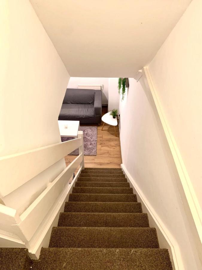 Private Bedrooms In A Flat! Home Away From Home! Shared Bathroom Londra Exterior foto