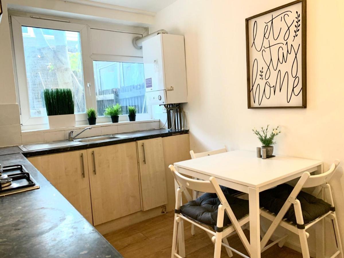 Private Bedrooms In A Flat! Home Away From Home! Shared Bathroom Londra Exterior foto