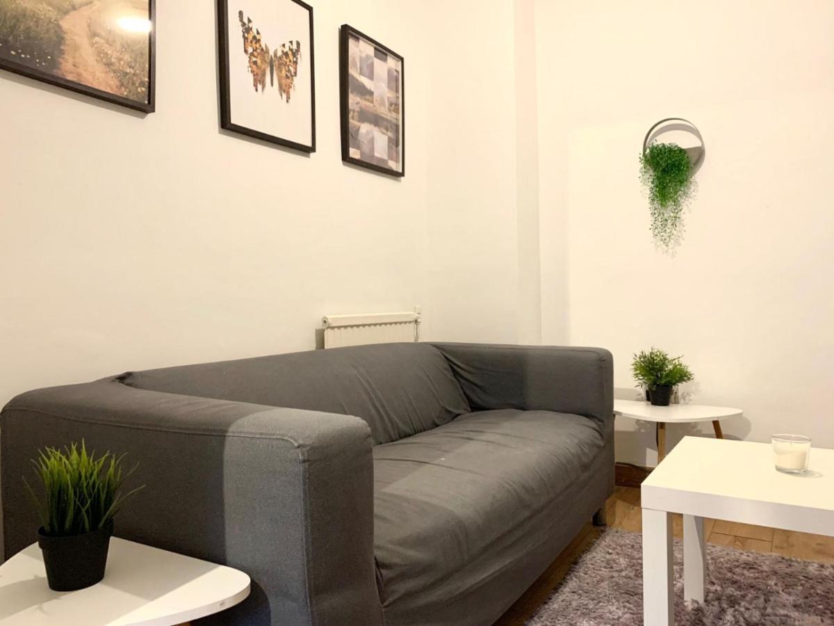 Private Bedrooms In A Flat! Home Away From Home! Shared Bathroom Londra Exterior foto