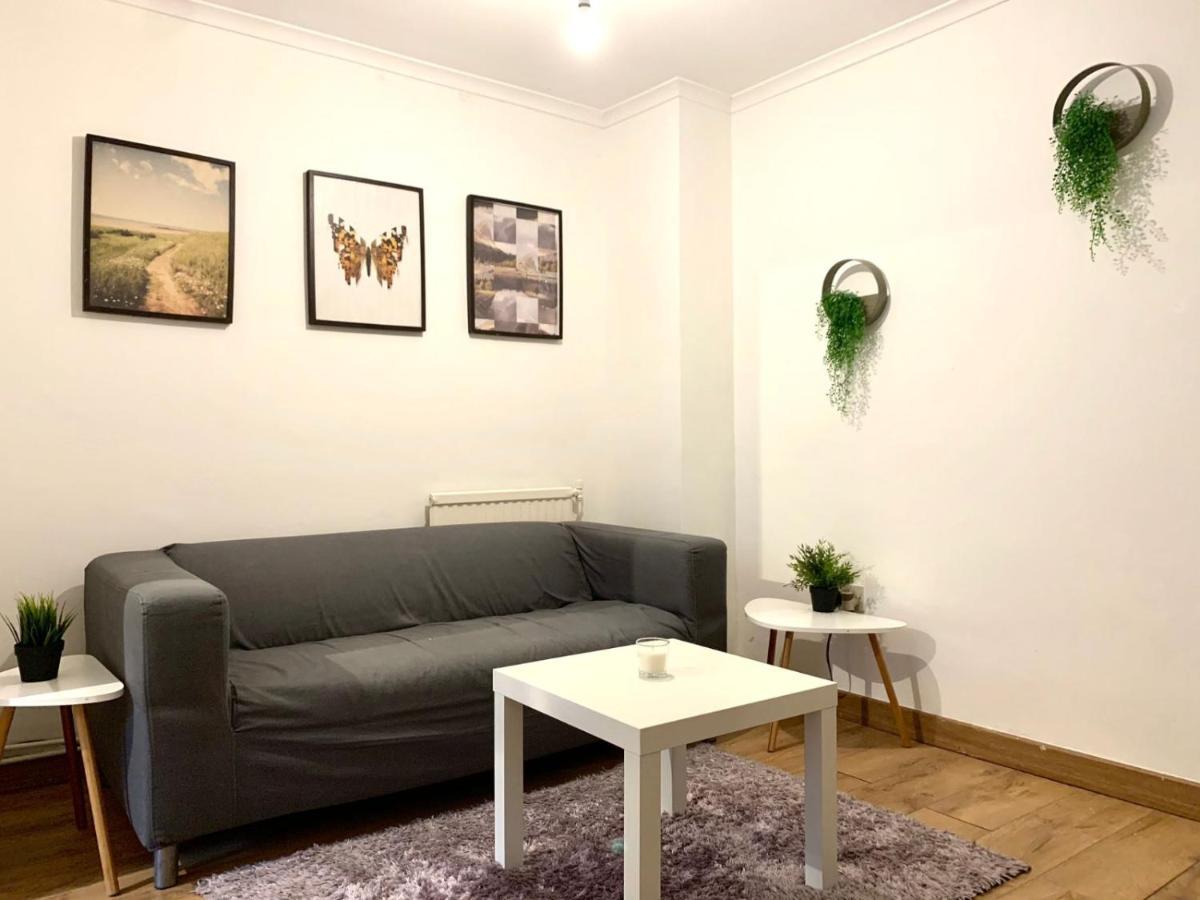 Private Bedrooms In A Flat! Home Away From Home! Shared Bathroom Londra Exterior foto